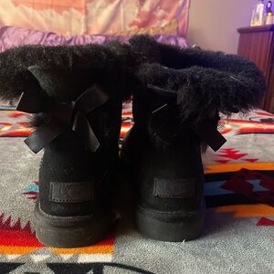 Black bow Ugg’s